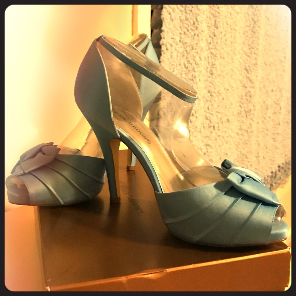 Never worn beautifully, elegant high heels!